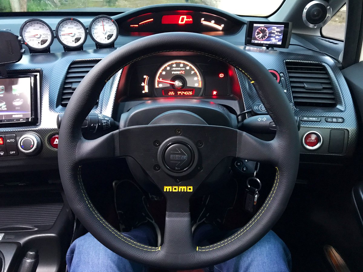 momo VELOCE RACING ヴェローチェ レーシング φ32 BK momo VELOCE