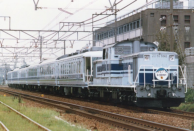 DD51(592号機ユーロライナー色)と 12700系ユーロライナー7両セット
