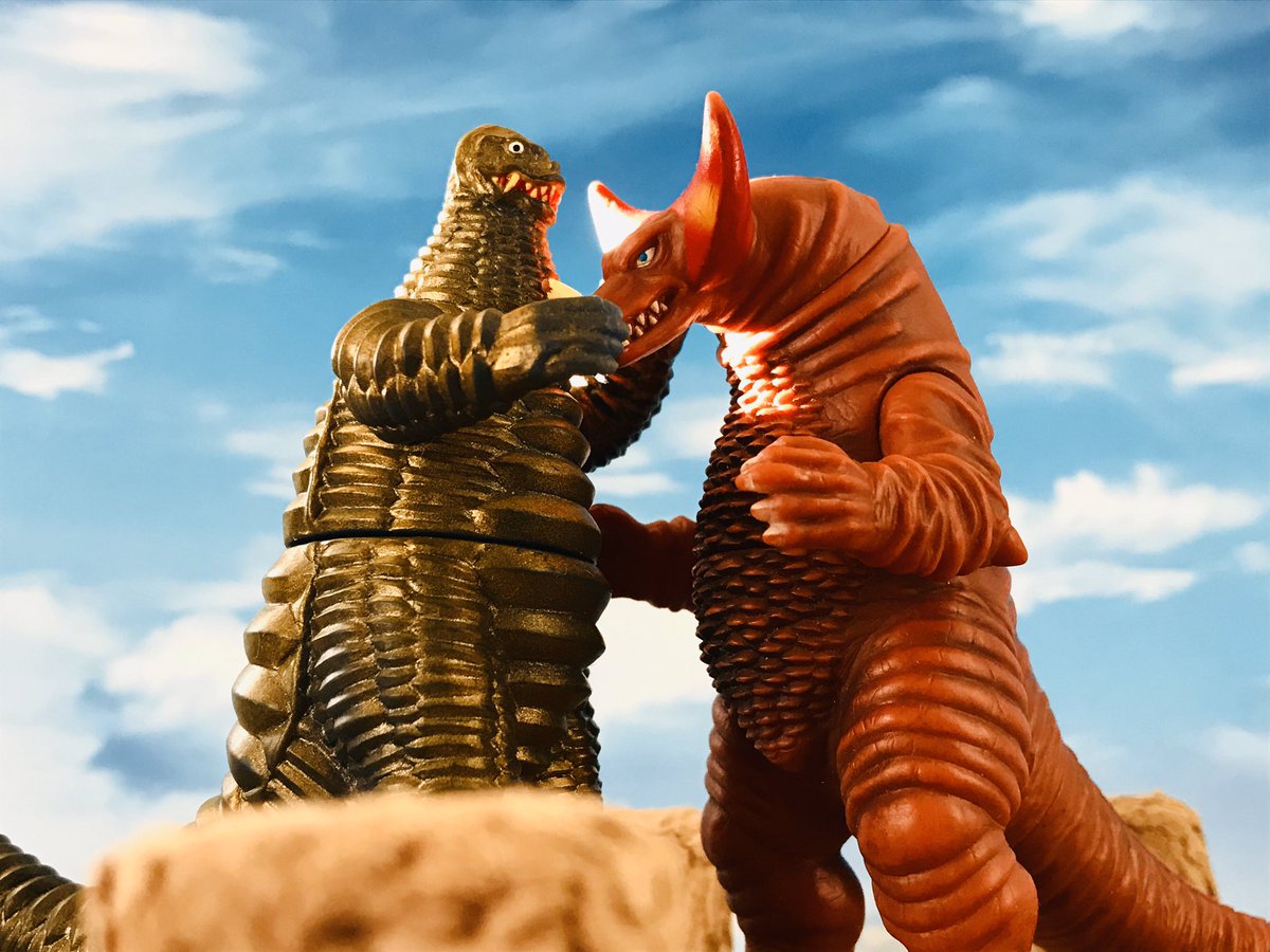 レッドキングvsゴモラ〜 まさか後年になってこの2体が進化したり合体し