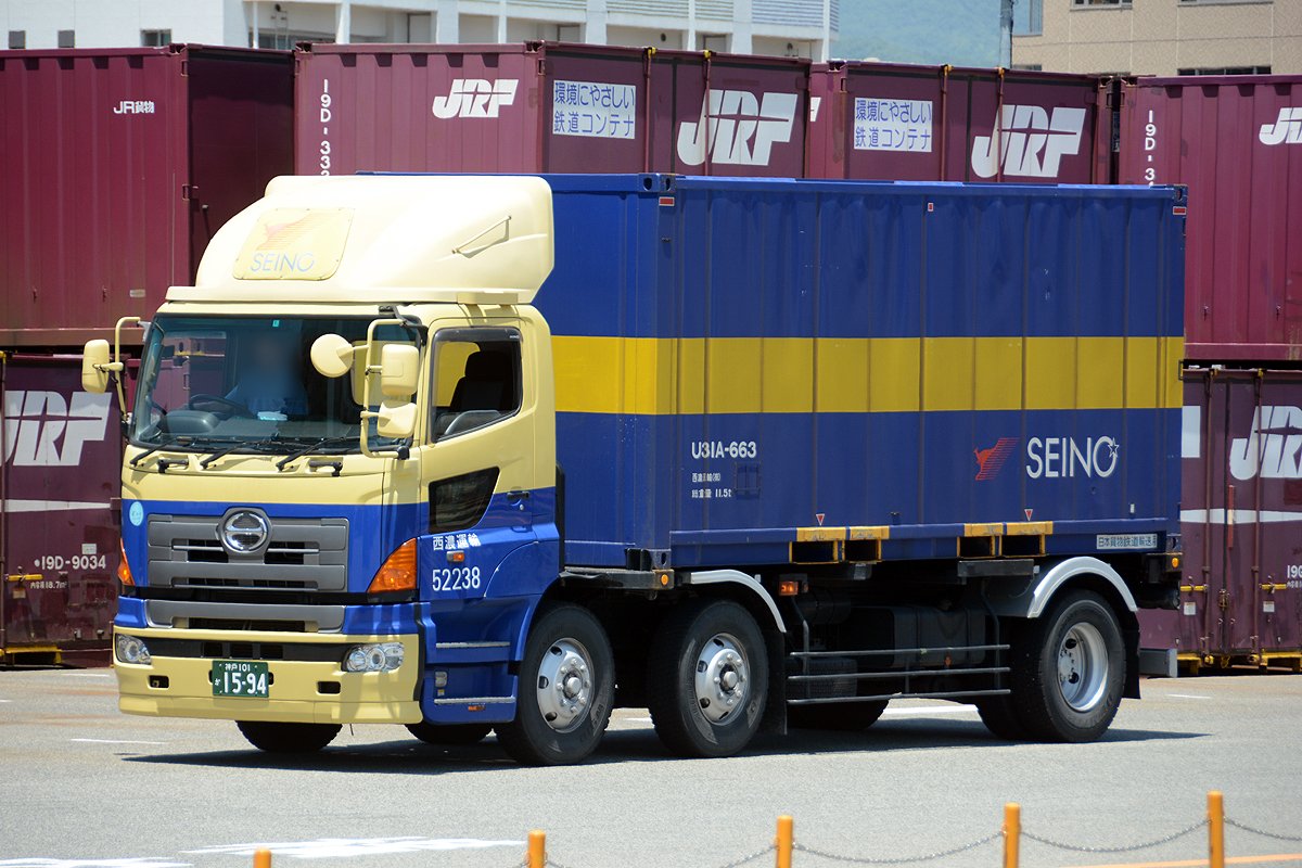 1:西濃運輸52238 日野プロフィア U31A-663 2:西濃運輸52347 日野