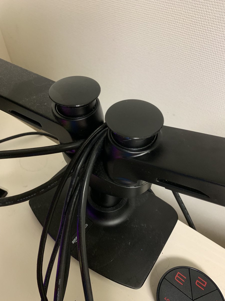 エルゴトロンOEM品のここの根元のキャップ外し方知ってる人いますか