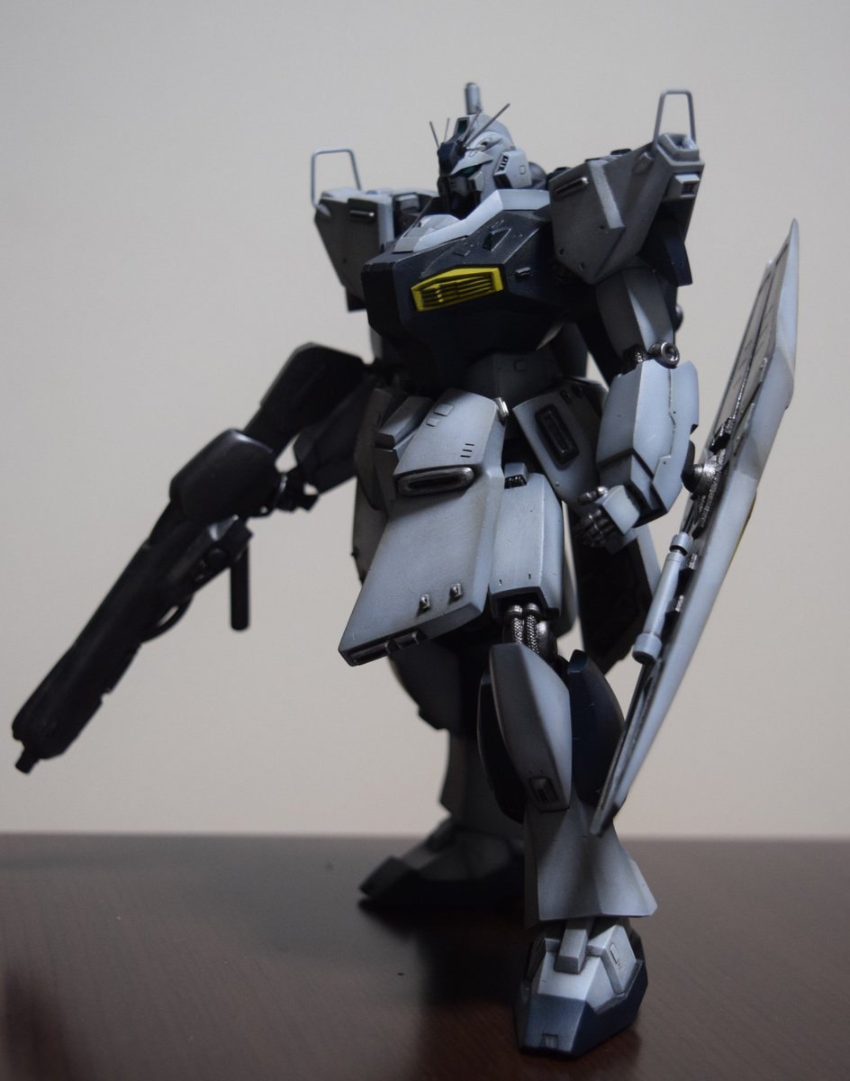 mx666さんの1/144近藤版νガンダム、ほぼ出来ました。