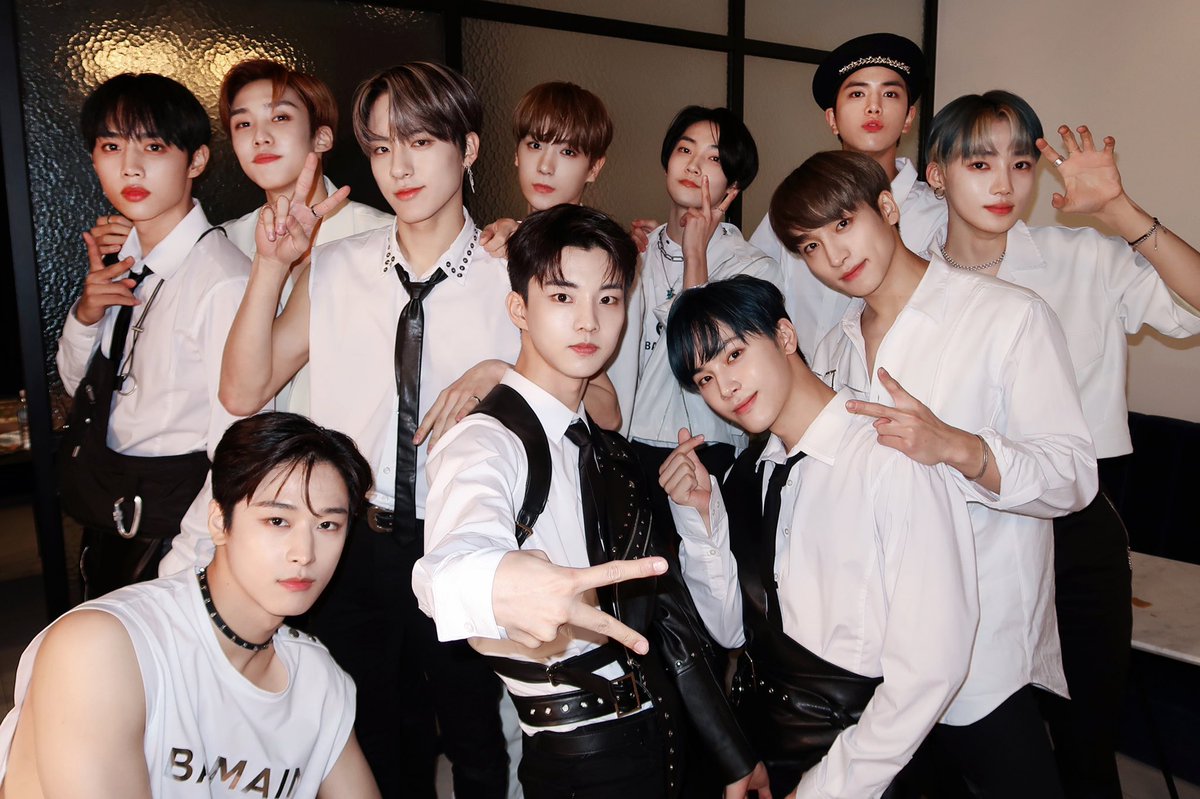 📸] THE BOYZ人気歌謡ステージ完了‼🤍ホワイトTHE BOYZがいて1206倍目