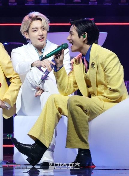 テテメディア】 210110 #GDA Dynamite 記事写真 黄色スーツのテテ💛