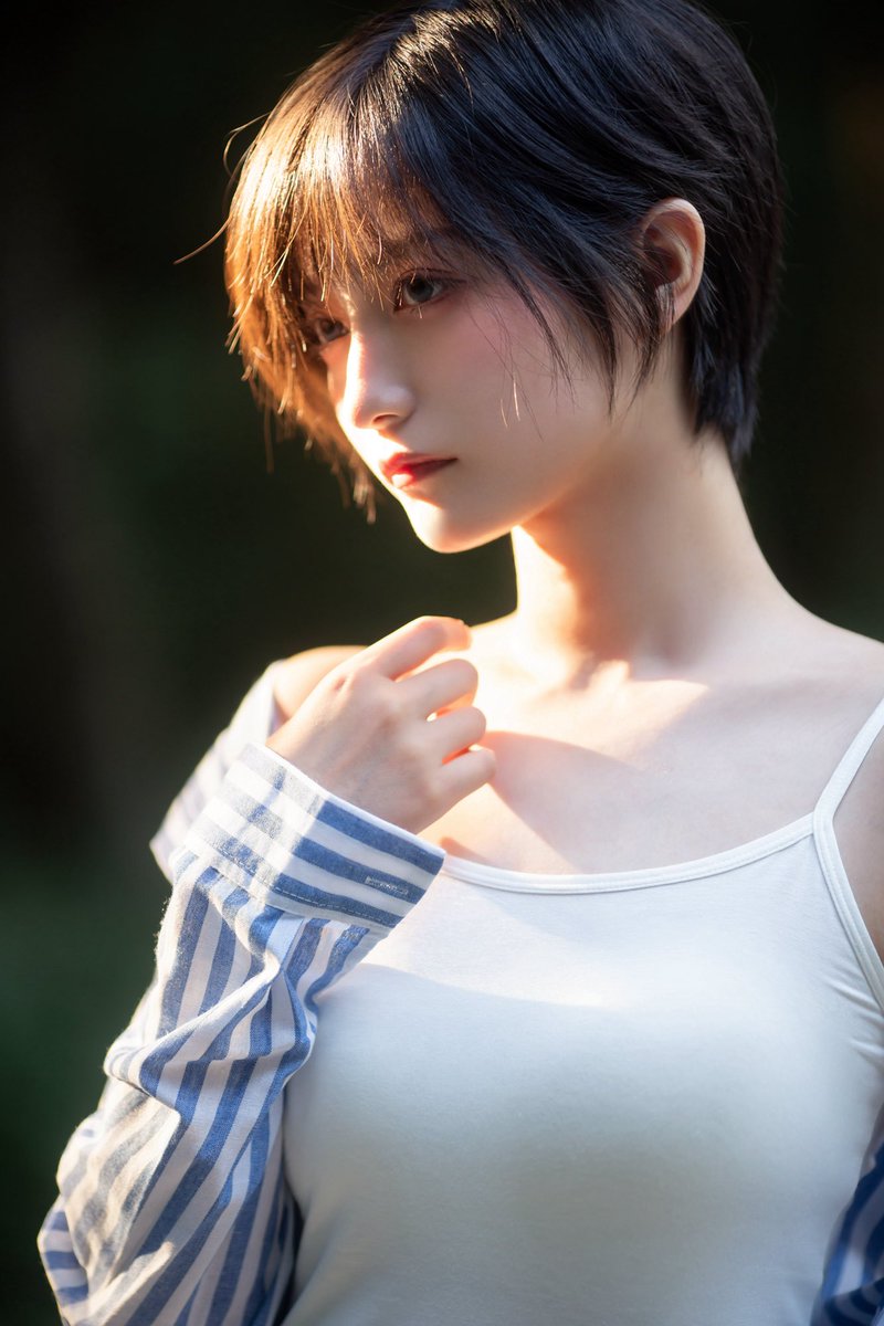 私の初めての写真集が発売始まりました！お気に入れば嬉しいです！これ