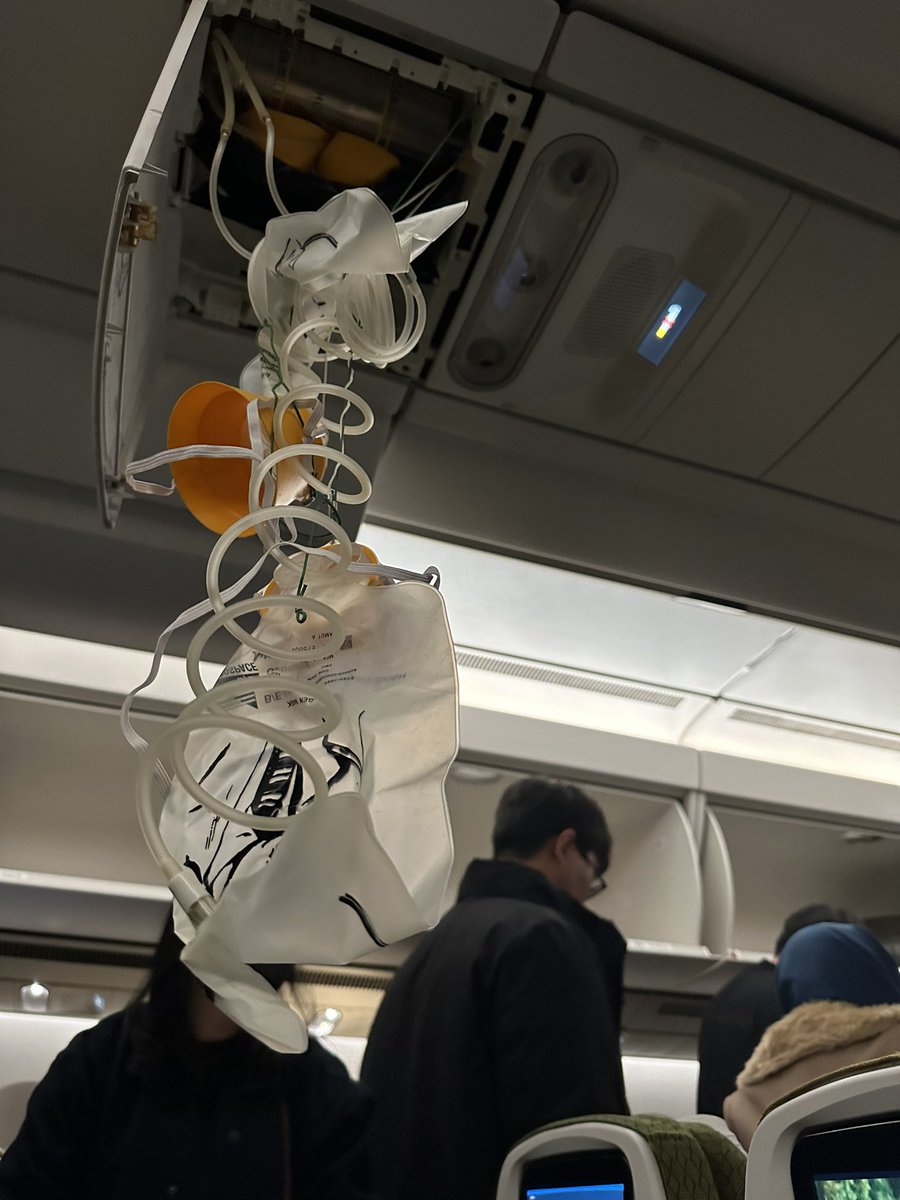 今回は酸素マスクが落ちてきた😂😂 #エチオピア航空