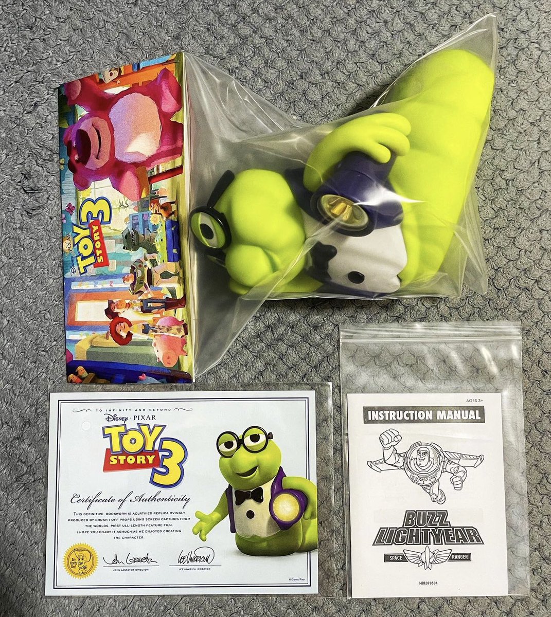 トイストーリー ブックワーム【実物大】 ソフビ製のブックワームです