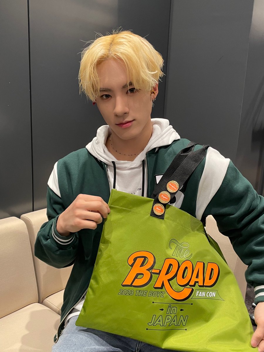 THEBOYZ FAN CON：THE B-ROAD IN JAPAN オリジナルグッズをTHE BOYZに