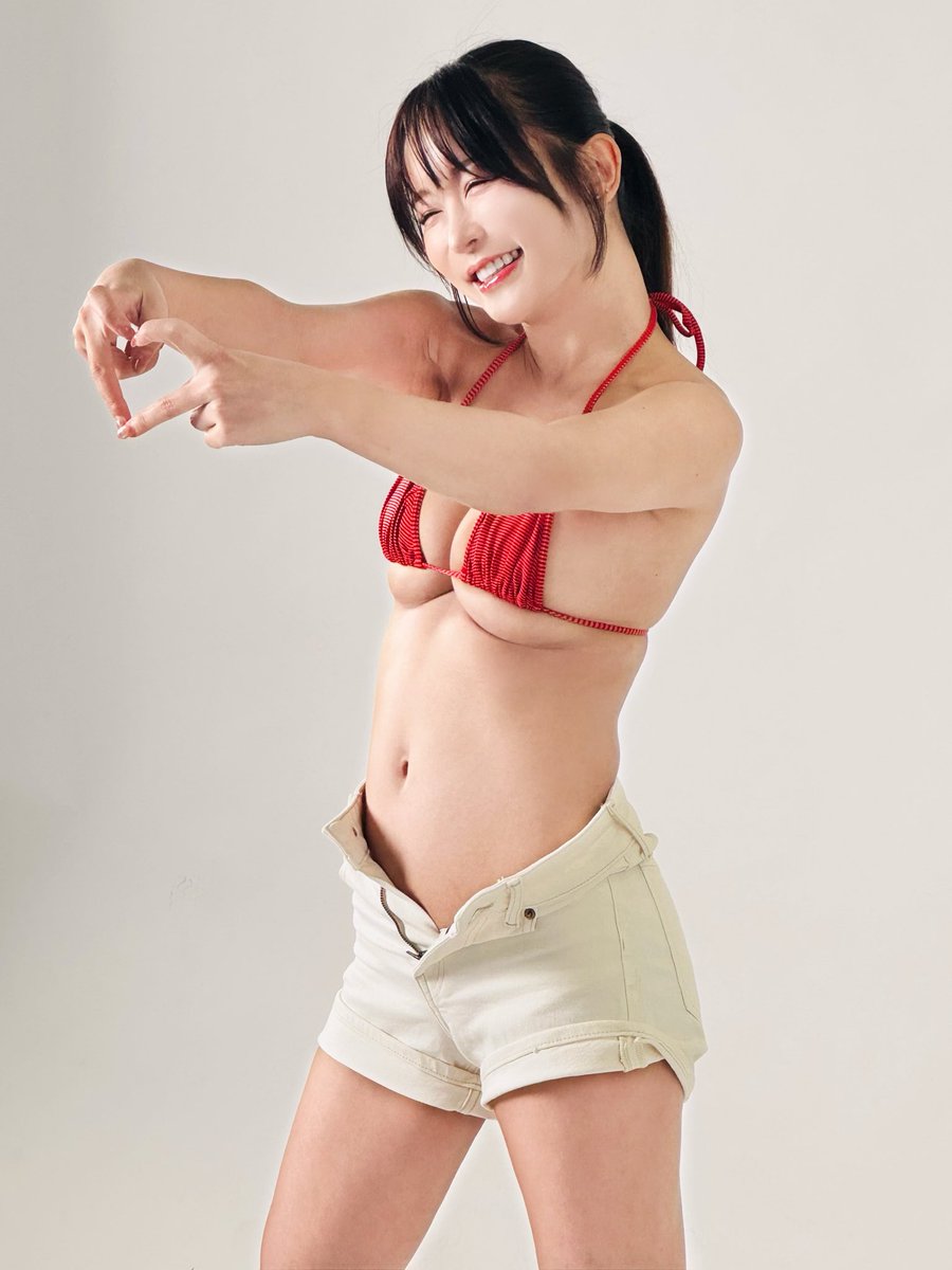 いくみさん、2nd写真集「生身」発売おめでとうございます