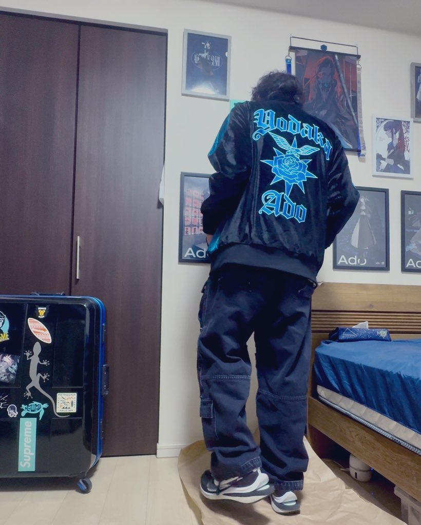 グッズ紹介画像を撮りました 174cm63kg トラックジャケット特大