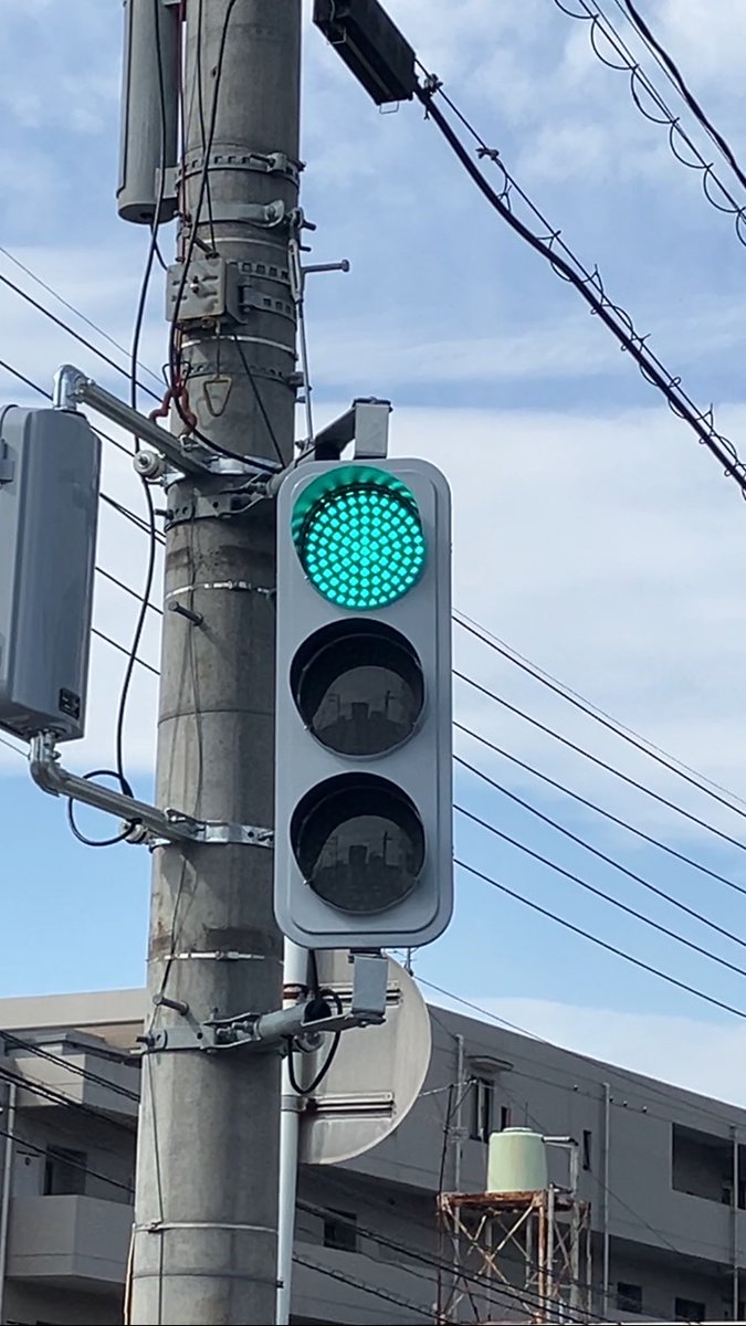え？】広島県府中町に逆配列の信号機が誕生！ 画像提供:しまてつ様