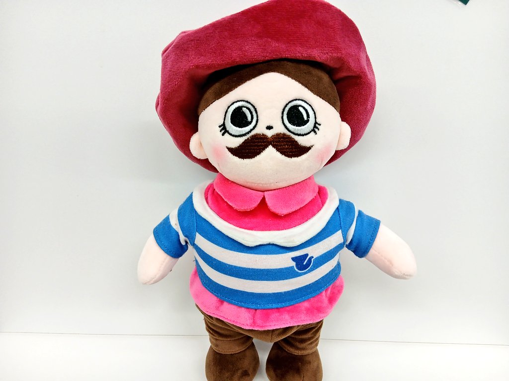 ハンガリーパビリオンのマスコットキャラクターミシュカさんと