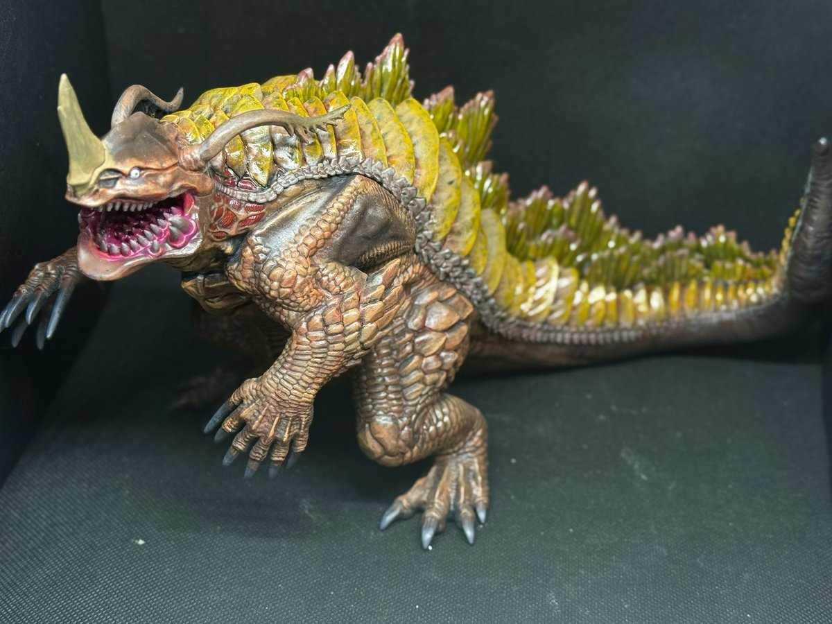 海洋堂 ネロンガ メガサイズ シン・ウルトラマン版 塗装も終えました