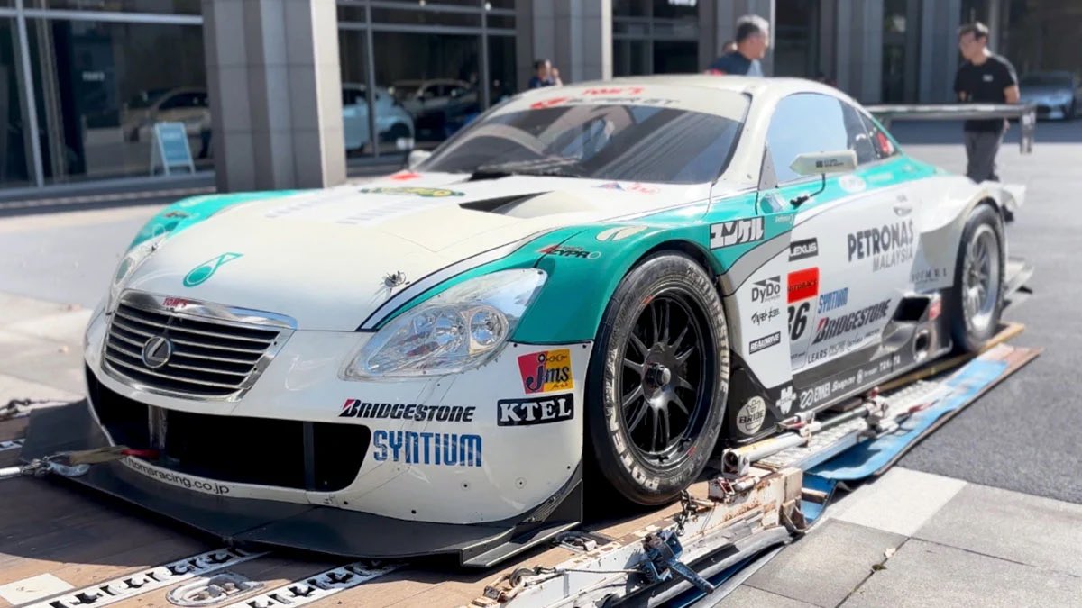 四国からの長旅を終えた PETRONAS TOM'S SC430 #36 が、お台場に到着