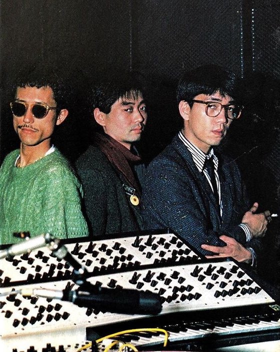 激レア　YMO アナログ・シングル・BOX　全9枚　坂本龍一　細野晴臣　高橋幸宏 Amazon.co.jp: YMO全員サイン入りレコード 坂本龍一細野晴臣高橋幸宏