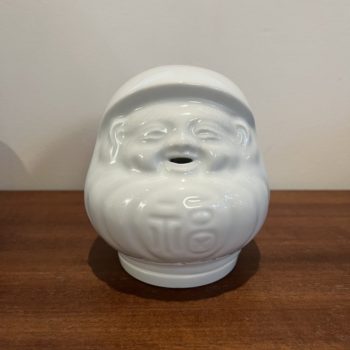 有田焼きで製作されたダルマのお香立てを1/5(日)21時から抽選発売致し