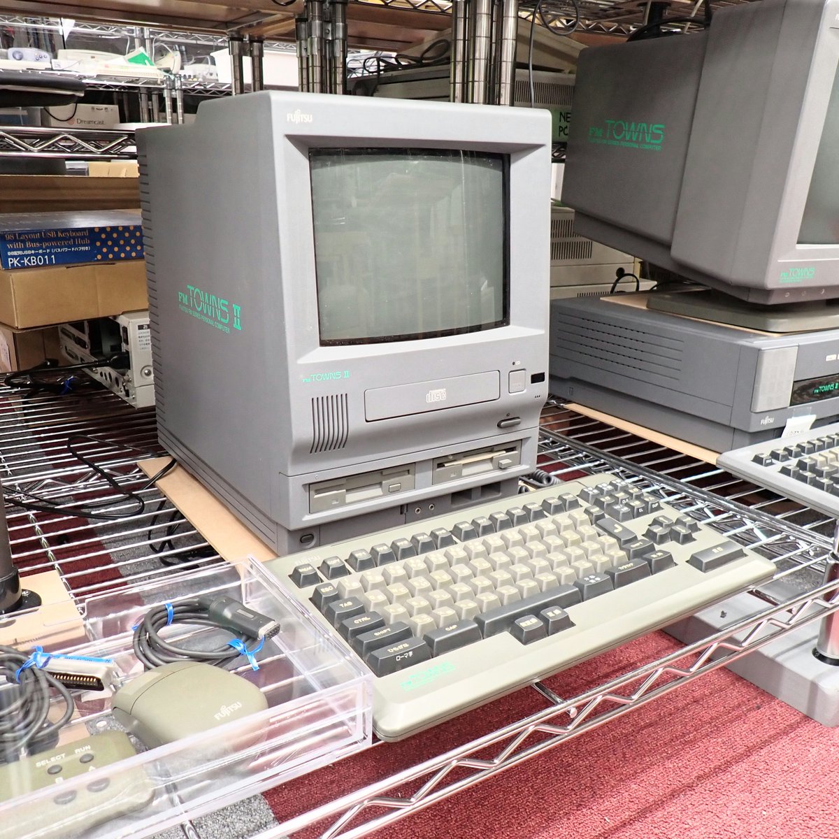 FM TOWNS II UX」、懐かしいなぁ。一体型に一目ぼれして買ったFMTOWNS