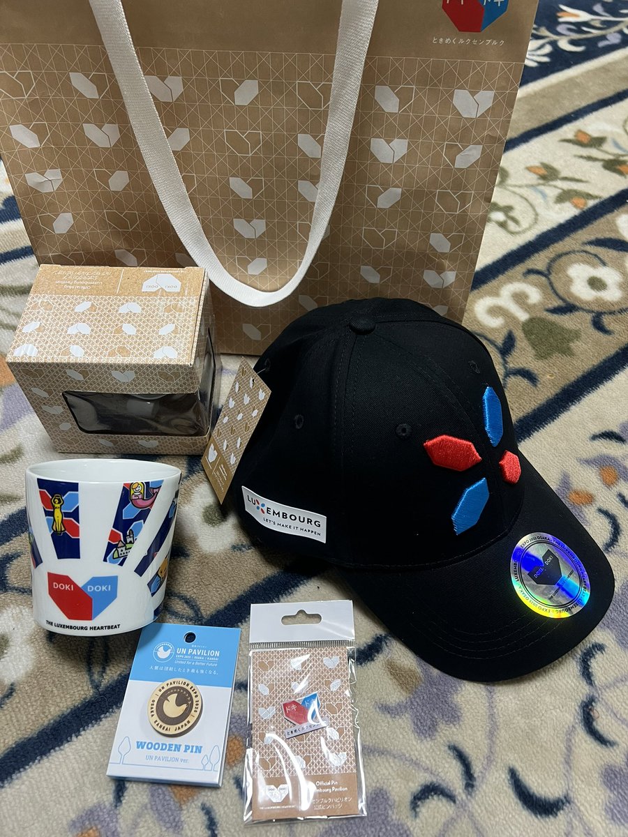 今日の万博購入品。 ルクセンブルクのキャップ、マグカップ