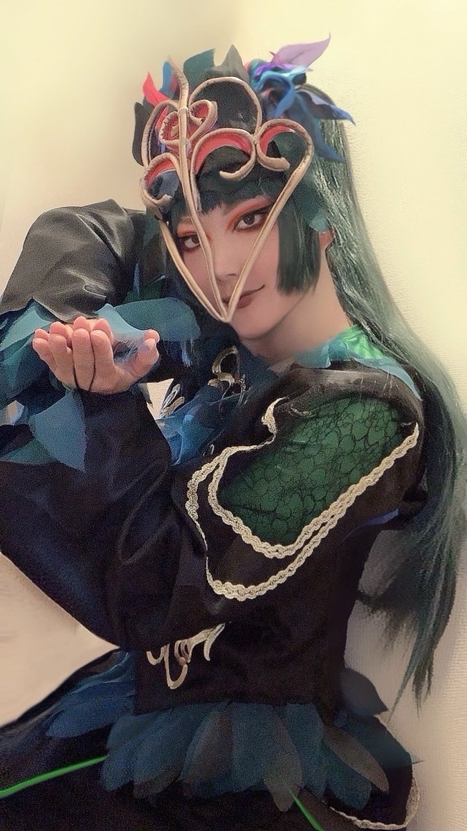 わー！すごい！！カラスダンサーさんの仮面や衣装細かいところまで