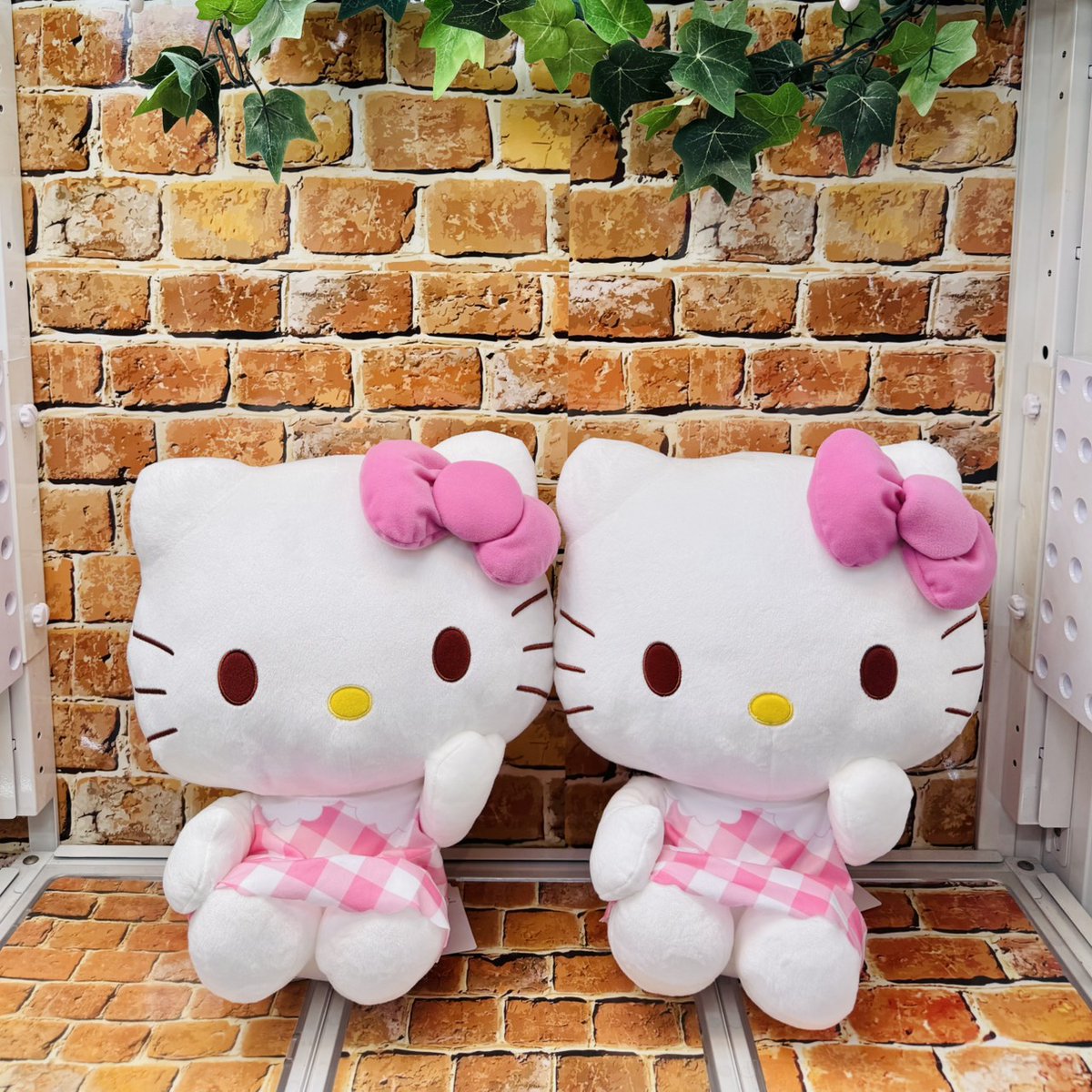 プライズ】 ／ 💗🐱ハローキティ🐱💗 LLぬいぐるみ ピンクチェックVer