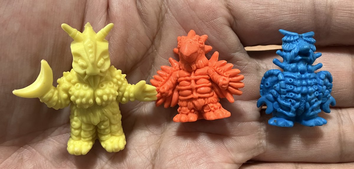 今日55円で見つけた怪獣消しゴム。 特に中央のエレジアと 右のムルロア