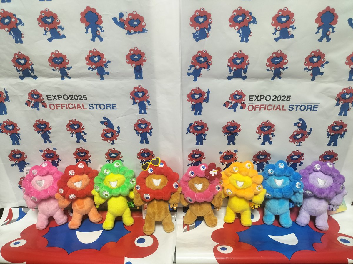 日焼けミャクミャク ＃推しカラーミャクミャク やっと集合写真撮れまし