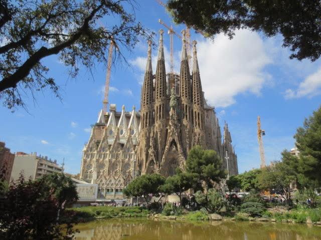 写真は私が12年前に行ったサグラダファミリア 本当に完成したら、見に