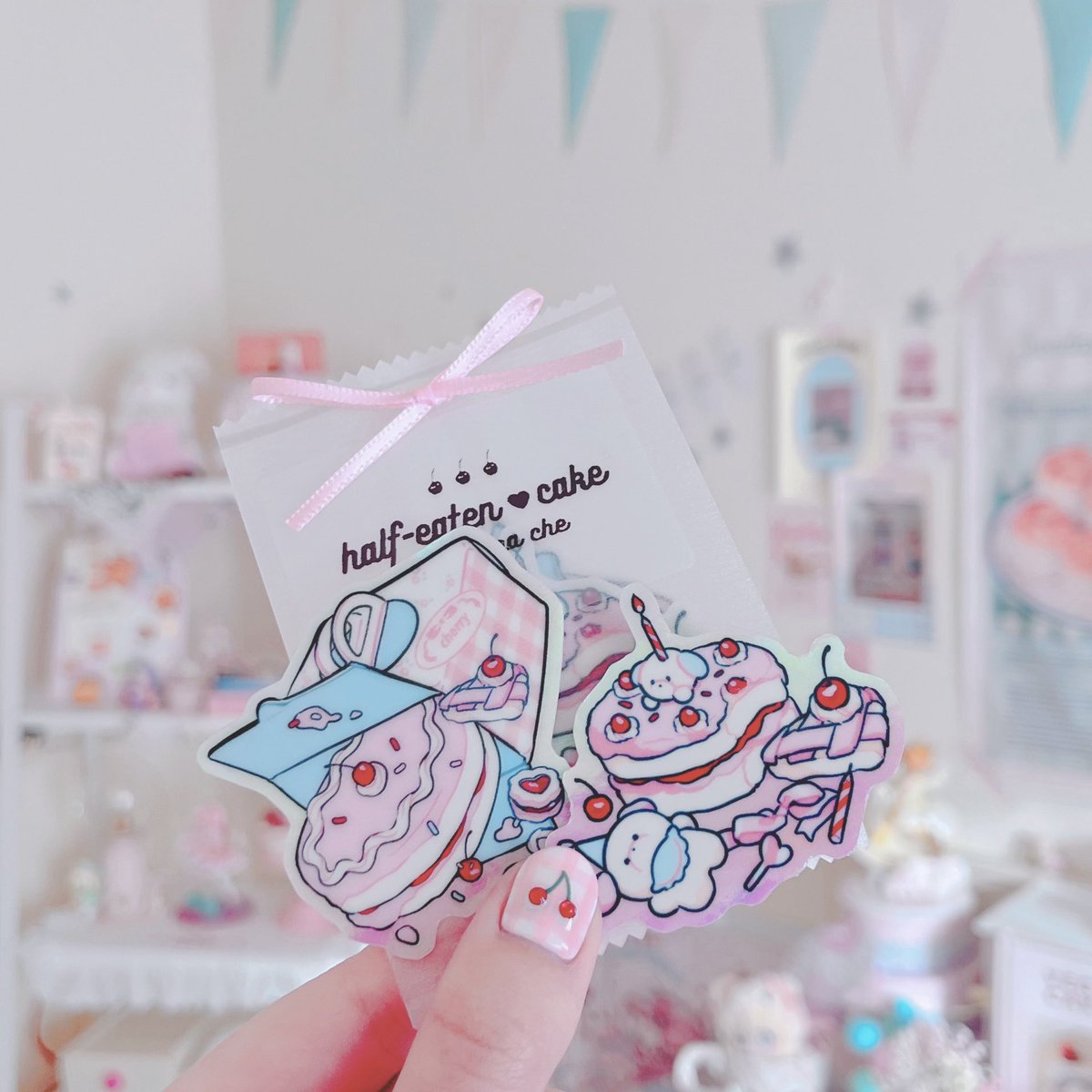 コミティアおしながきは明日🙏 新しい物はアクスタとステッカーです！