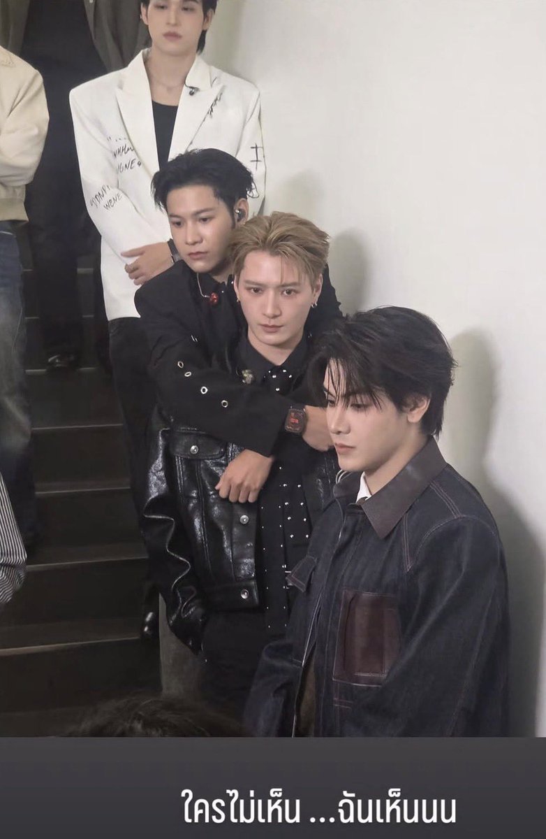 なんで二人して無の表情でバックハグして/されてるの！？！？😂😂😂💞💞💞