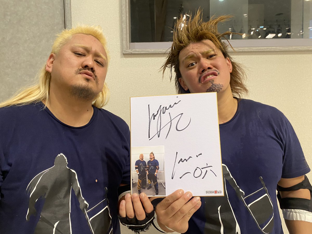 売店では早速最上九＆一〇六のサイン色紙を販売！ 抜け目ないなあ（笑