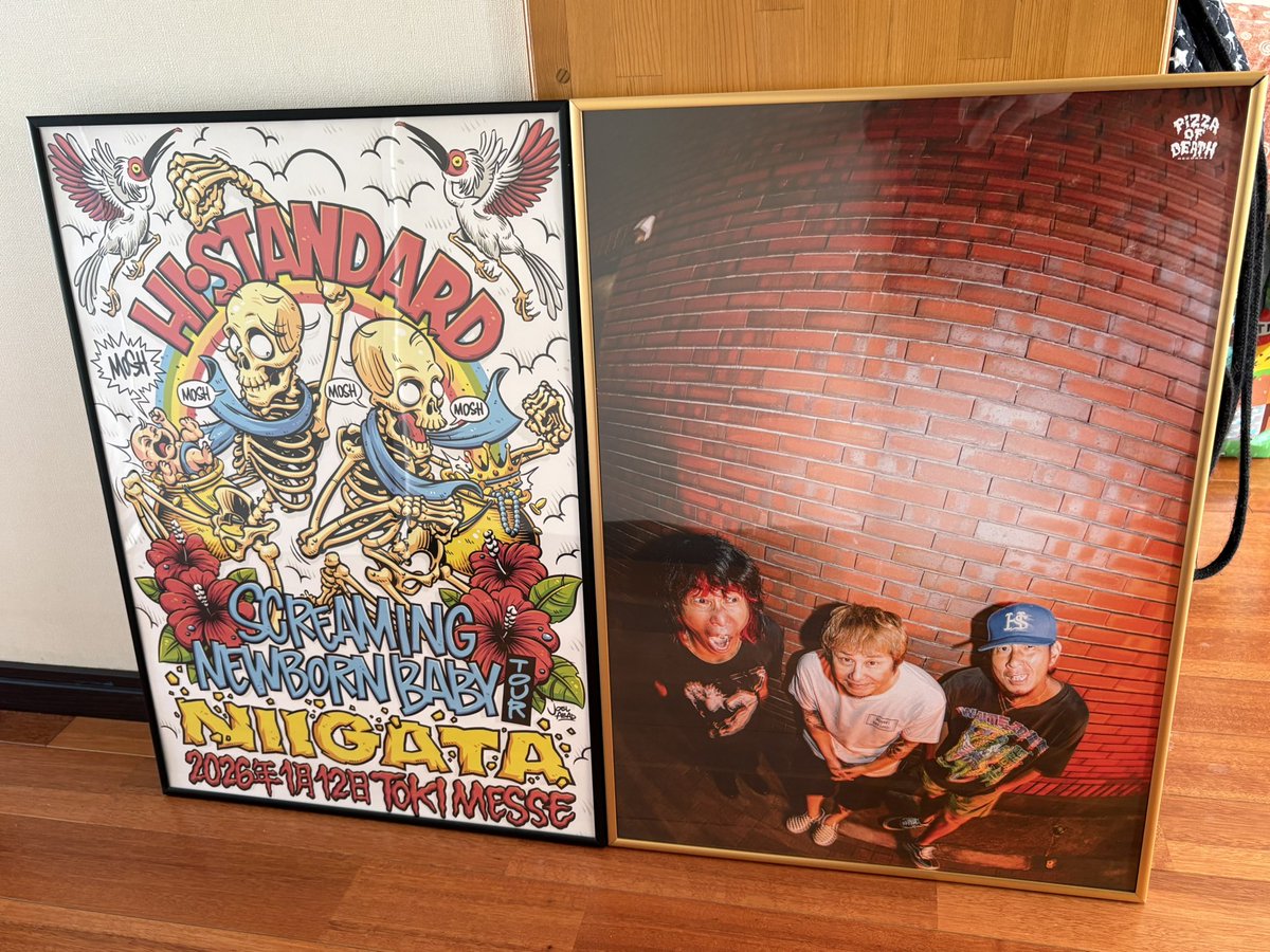 ようやくポスターをフレームに入れました メンバーの3ショットの方は