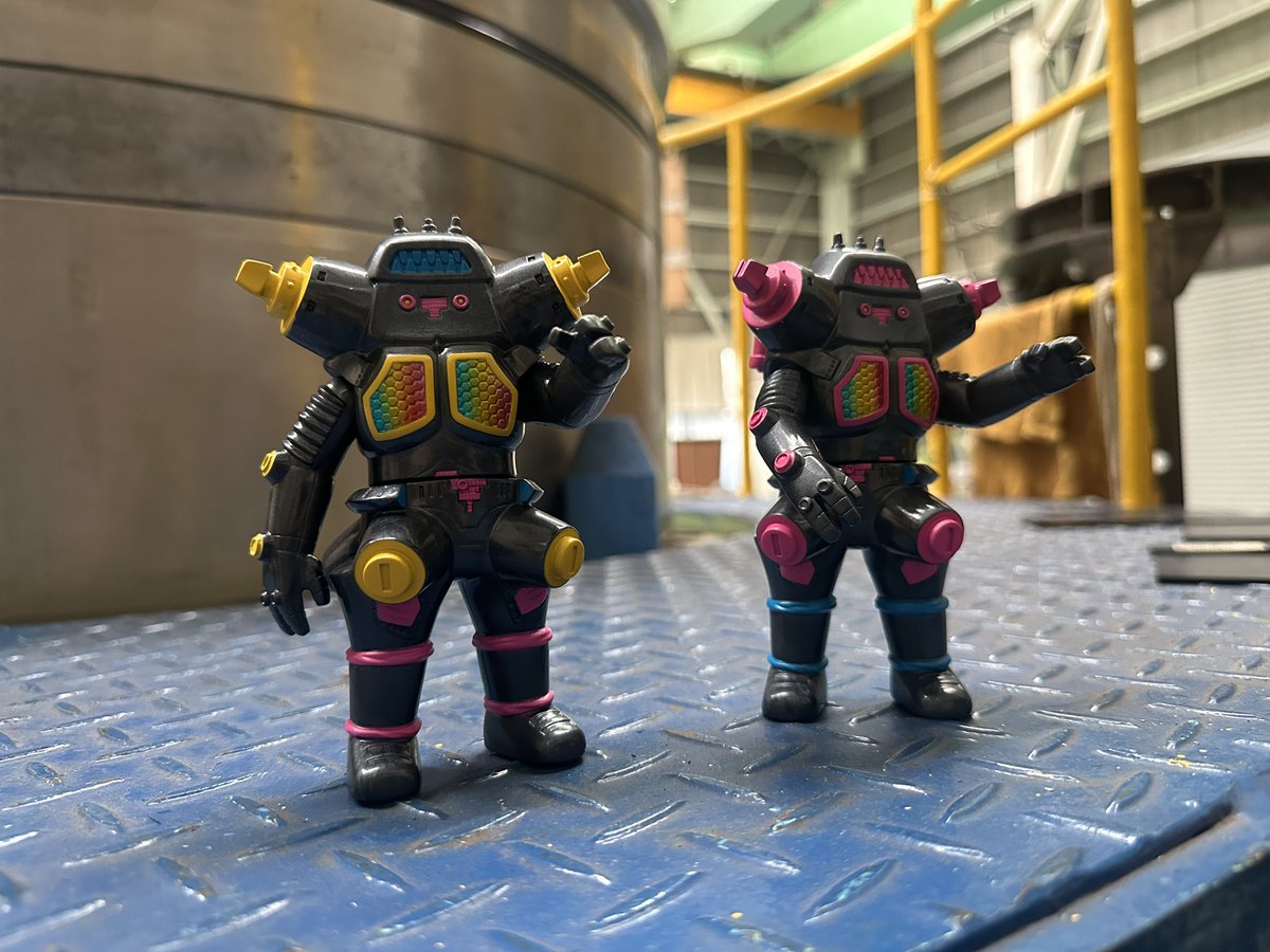 今月初めにoneupさんに取りに行きましたキングジョー ガンメタリック