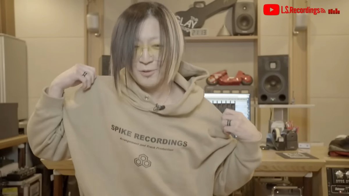 HISASHIさんの新しいSPIKE RECORDINGSのパーカーがシンプルでデザイン