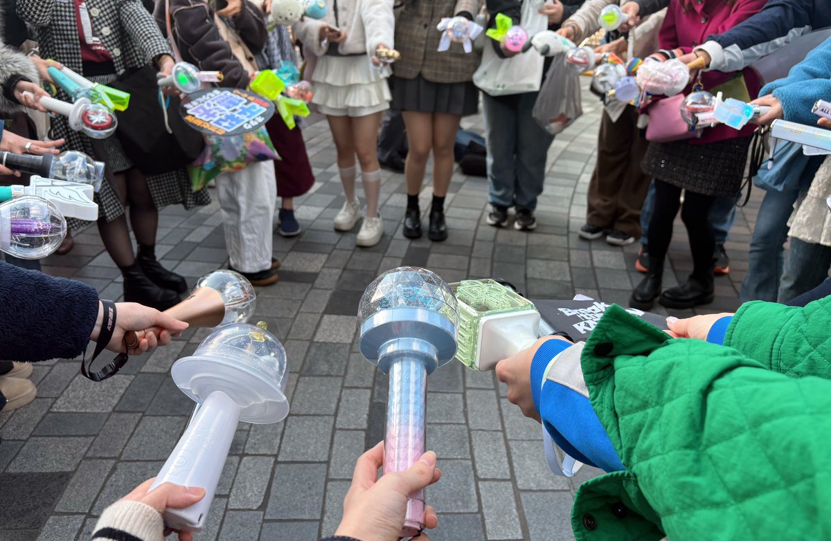 最初どうして良いかわからずペンライトも出せずにいたけど、近くにいた