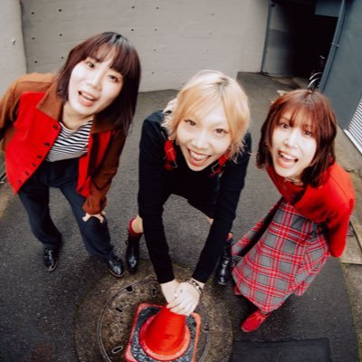 🌇新譜CDジャケット・収録曲解禁💿 1st Album「秘密基地」 収録曲： 1