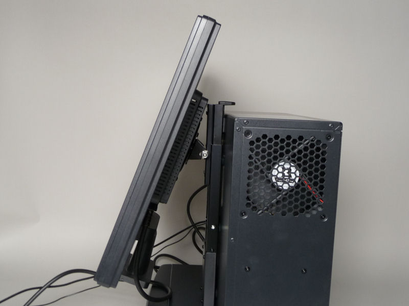 液晶一体型PCを自作できるケース3R SYSTEM「Ldorado」フォトレビュー