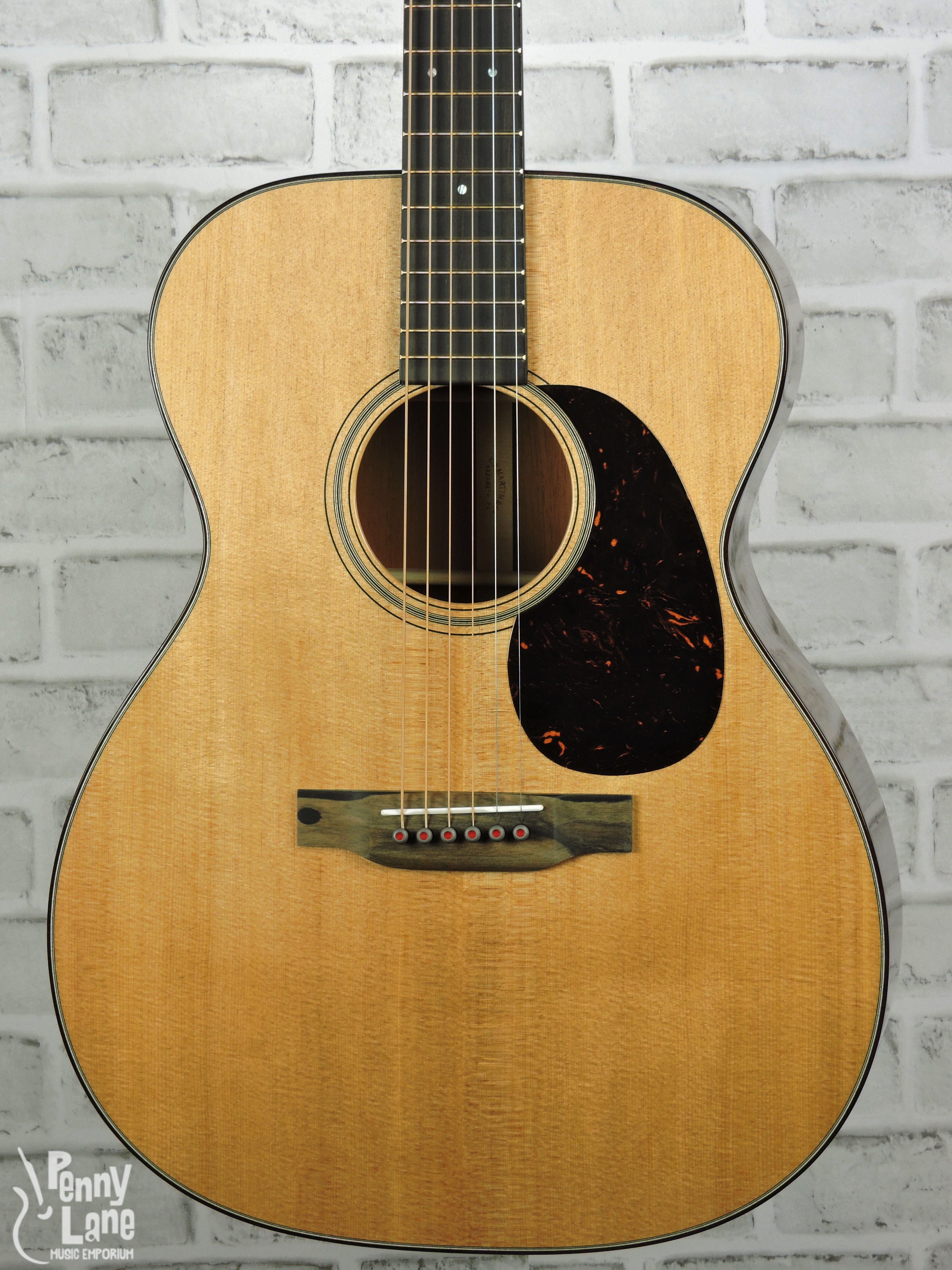 MARTIN 000-18 MODERN DELUXE ACOUSTIC 000 GUITAR WITH CASE | Penny