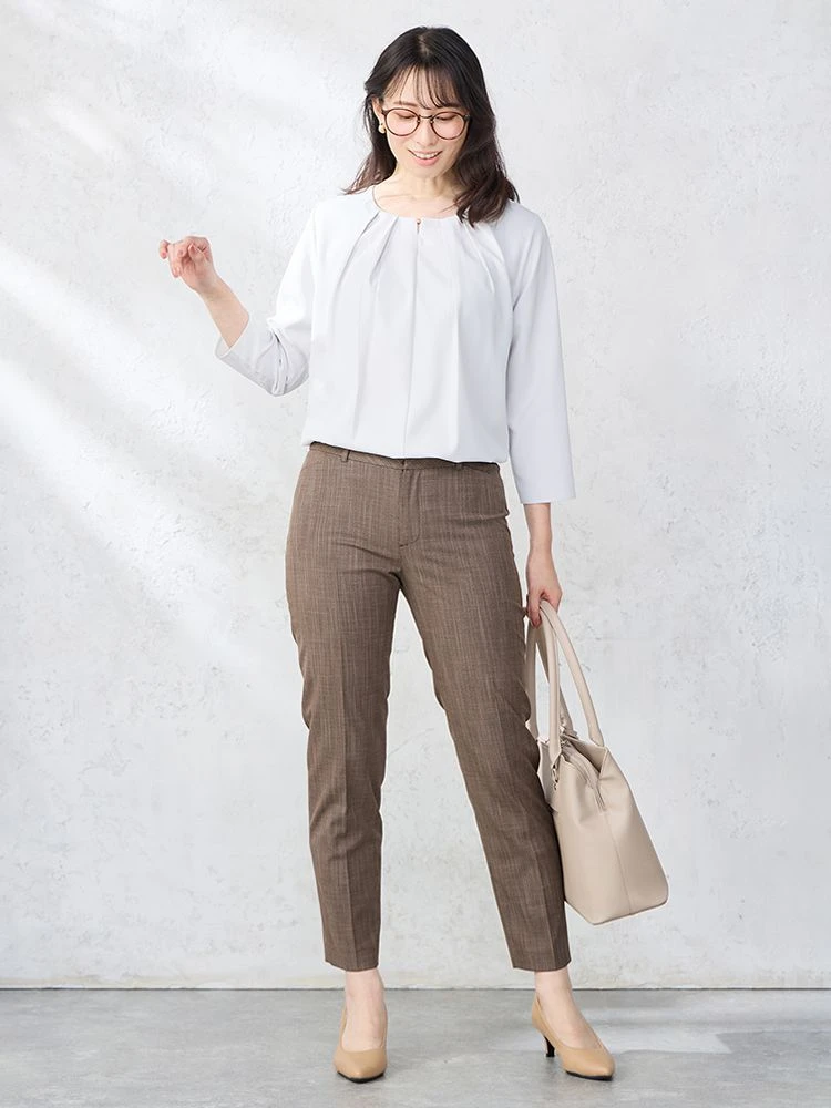 L．グレー フロントタック ビジュー付き ジョーゼットブラウス オフ