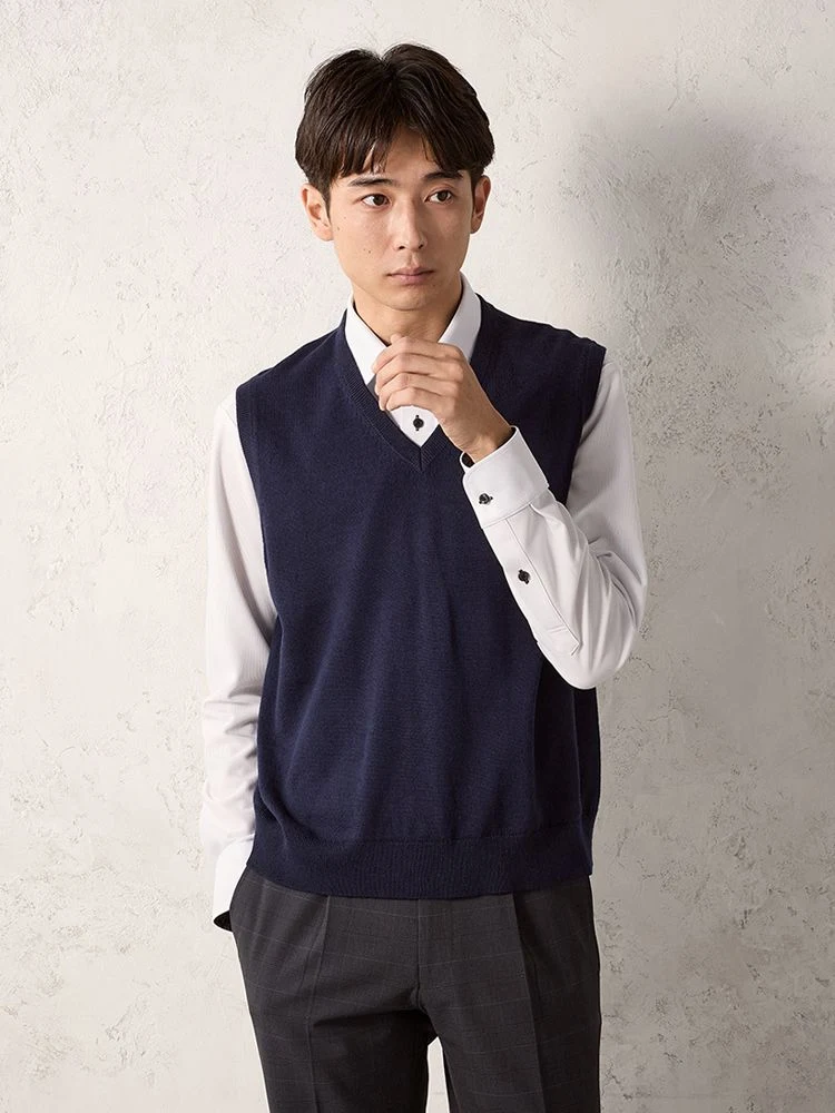 ブラック TRANS CONTINENTS BIZニット Vネックベスト ブラック/C