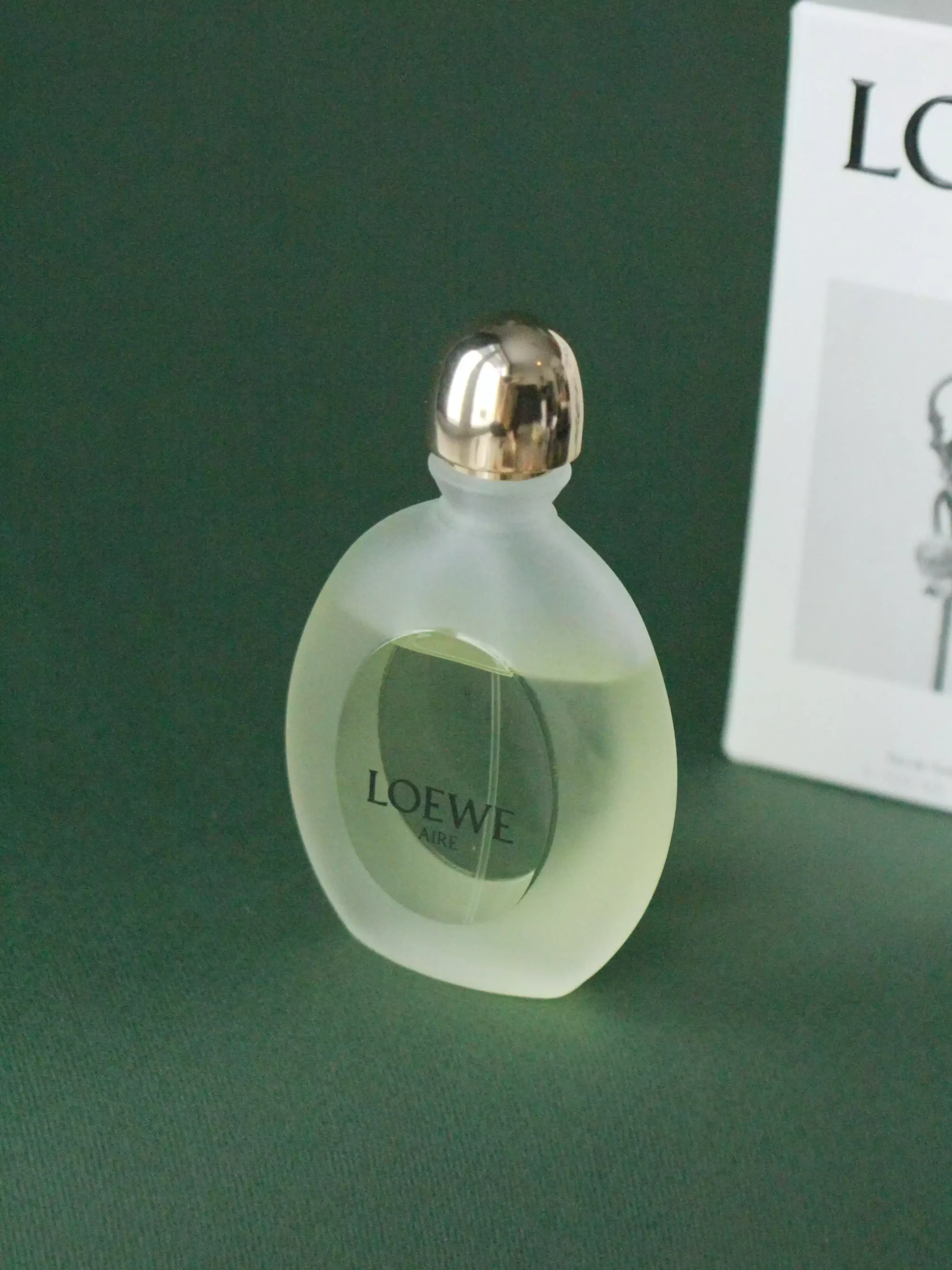 Loewe Aire Sutileza – PerfumeAndBooks