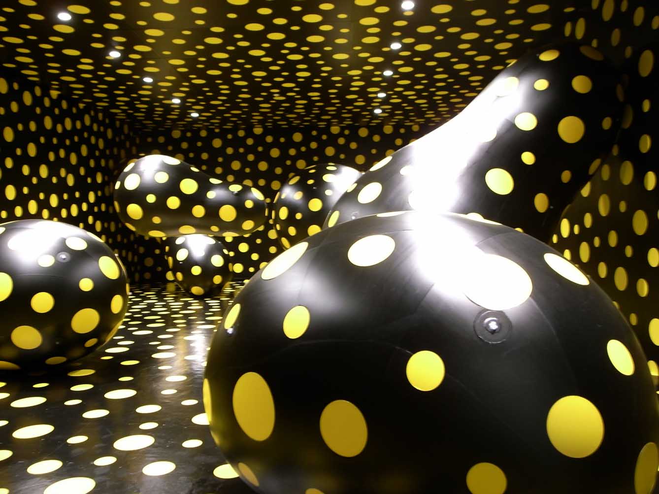 草間彌生「Yayoi Kusama Mirrored Years」City Gallery Wellington