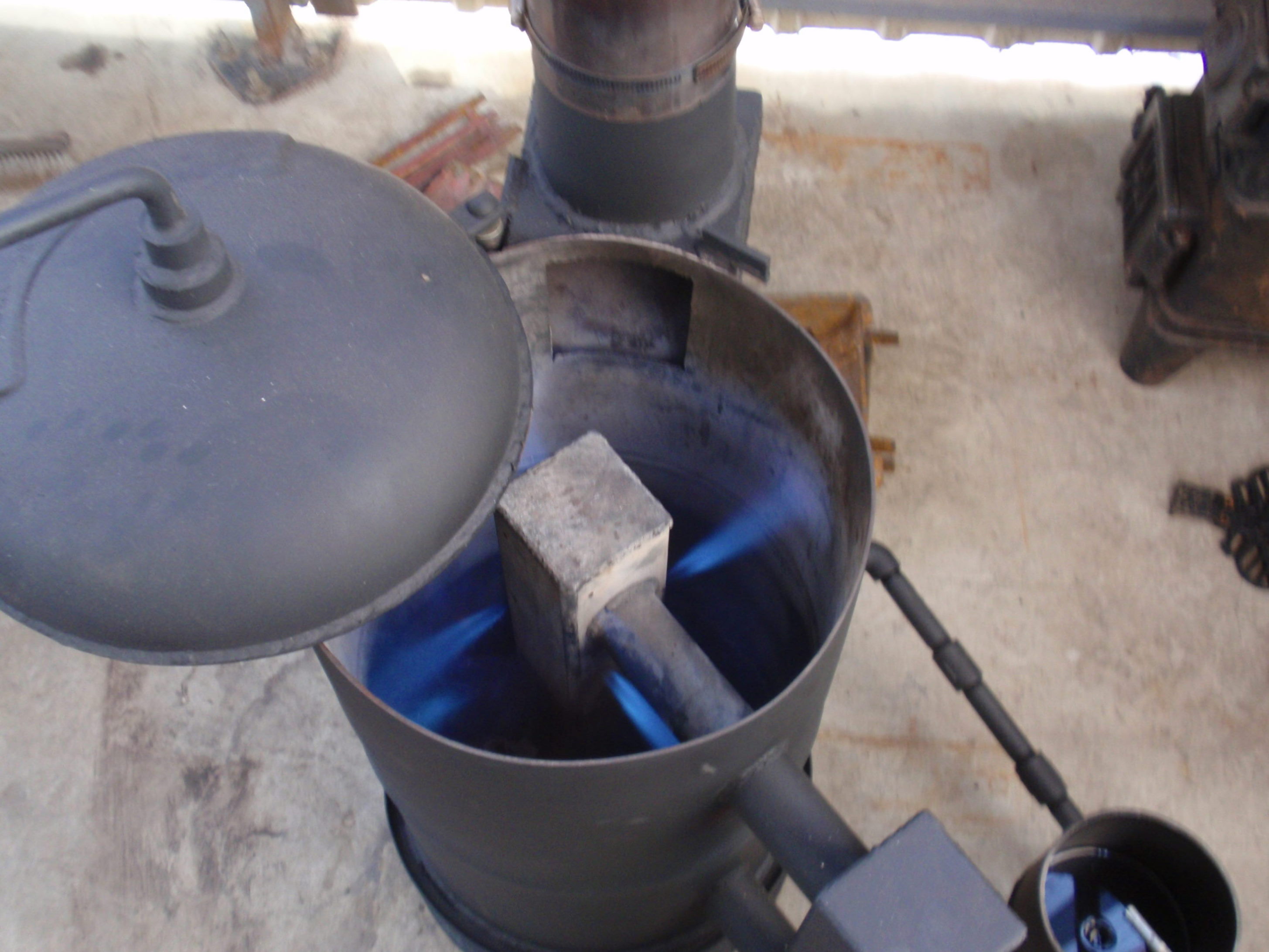 廃油ストーブの季節がやってきた : 伯爵夫人 と 陸王