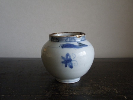 愛らしい初期伊万里小壺 : 骨董うまこし