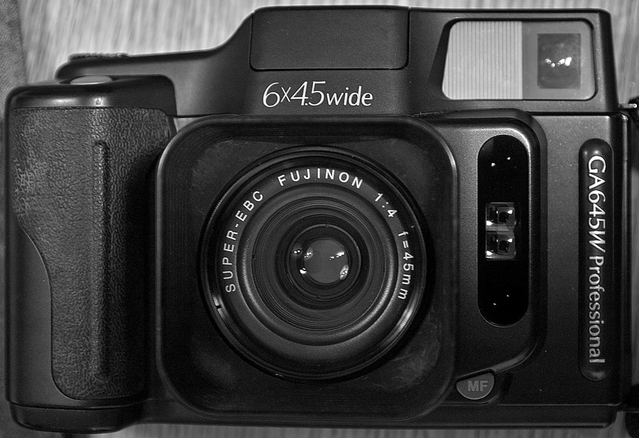 FUJI GA645W 山岳写真ファンに向けたコンパクトな中判カメラ