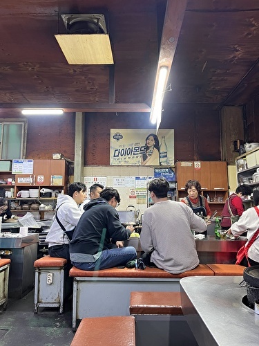 2024年晩秋の釜山旅行② 釜山名物 ヤンコプチャンの炭火焼き : キムチ