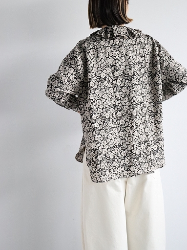 R&D.M.Co- ラッフルドカラーブラウス / ワイルドベリー Flax