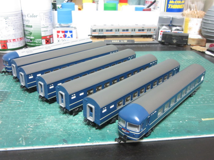 カトー・「さよなら20系客車」セット : 赤い電車は臼い線