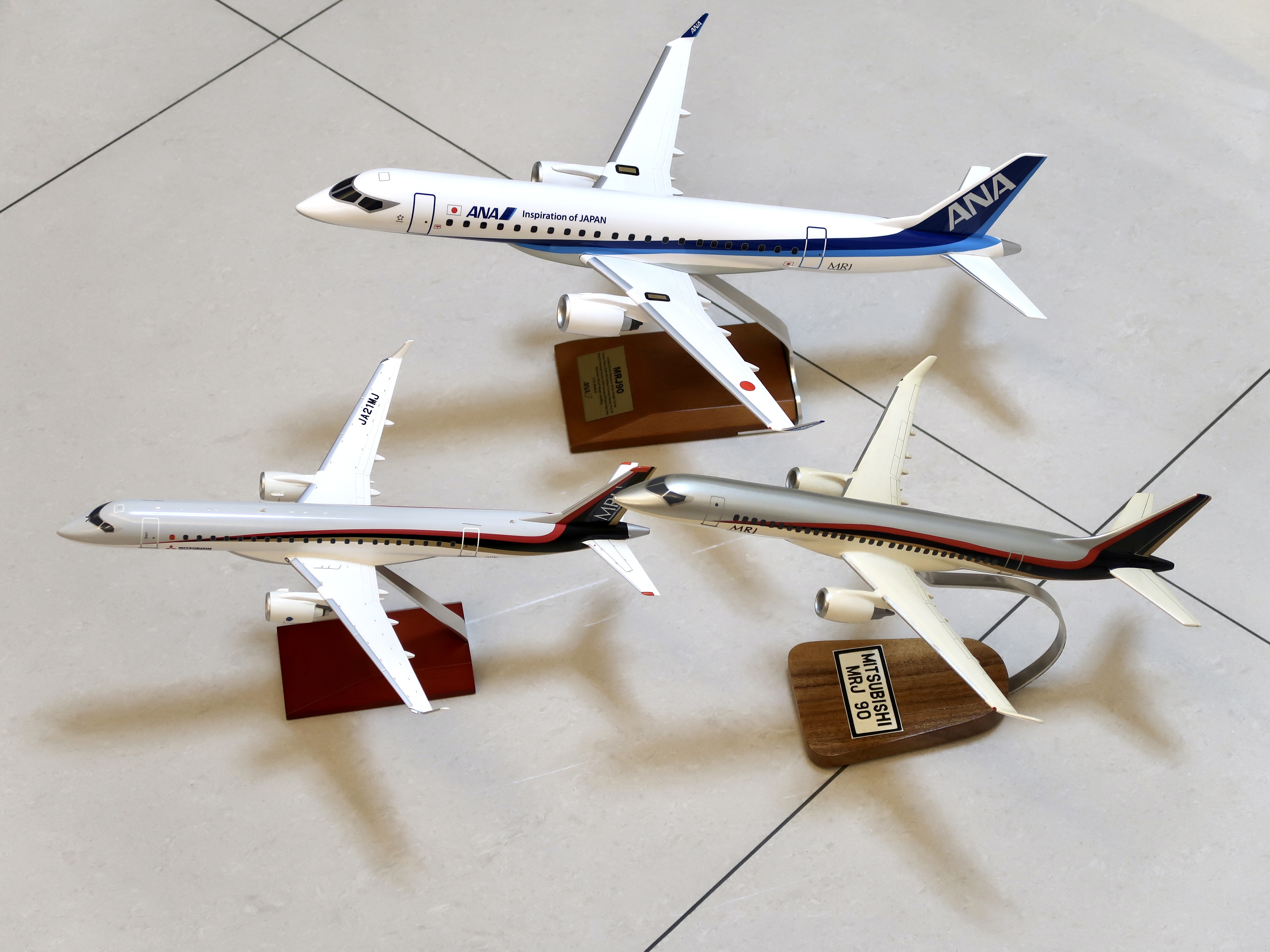 帶著飛機坐飛機~~全日空商事1/72 三菱MRJ by PACMIN & 1/100 MRJ