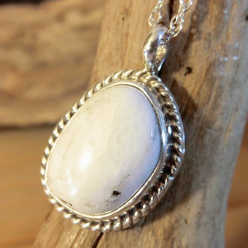 ナバホ族：ホワイト ターコイズ ペンダント - PINE☆FIELD（パイン