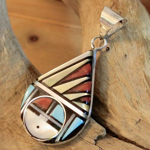 ズニ族：サンフェイス インレイ ペンダント トップ - PINE☆FIELD